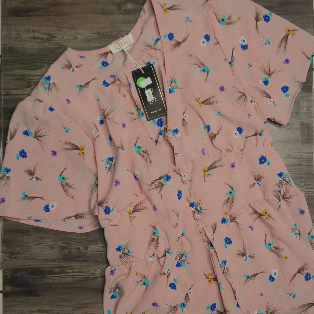 Plus Size floral blouse On sale!🚨